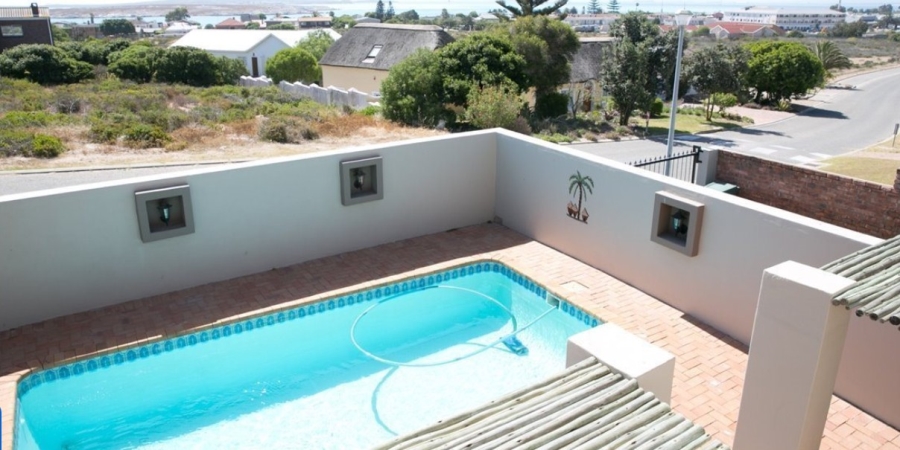 8 Bedroom Property for Sale in Middedorp Western Cape